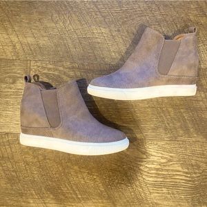 Dolce Vita taupe wedge sneakers